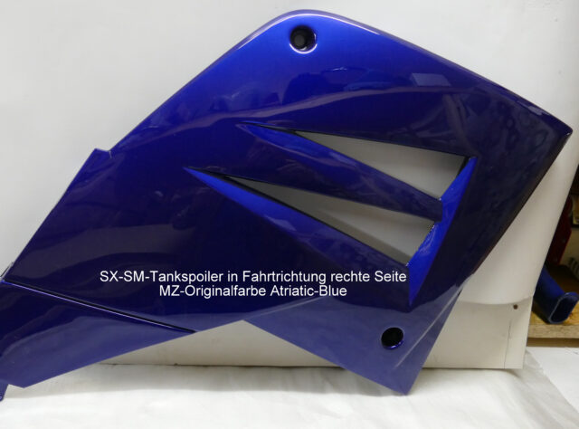 Tankspoiler 125 SM Atriatic-Blue rechte Seite